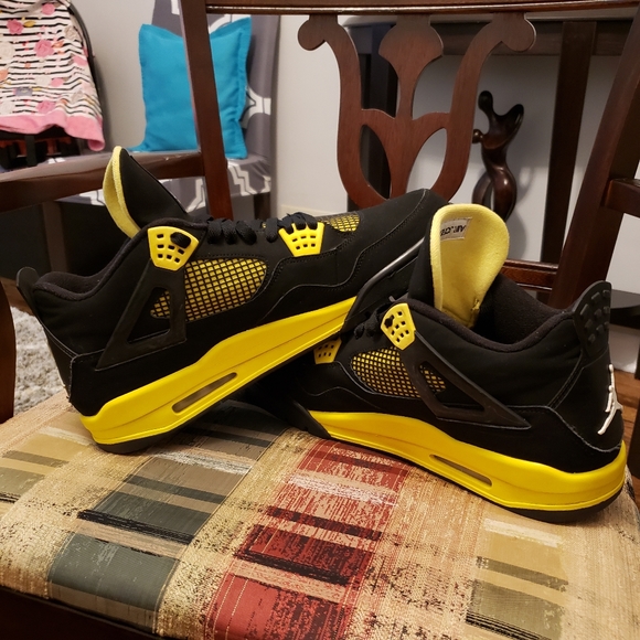 Sold....Jordan 4 Thunder size 14 - Picture 3 of 8